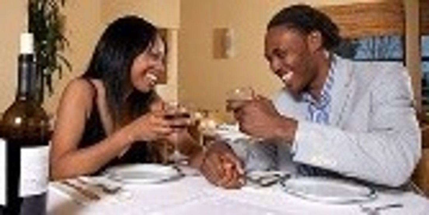<p>to go out (with);to date</p>