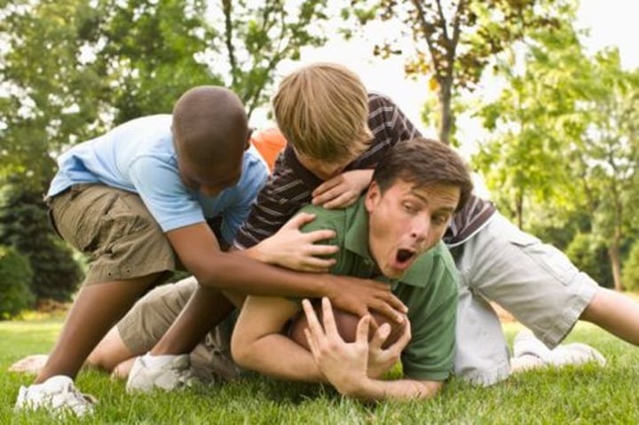 <p>we (m/m) play</p>