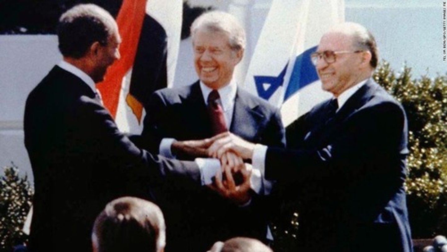 <p>end a disagreement between two people or groups by acting in a friendly way towards both sides; formal</p>