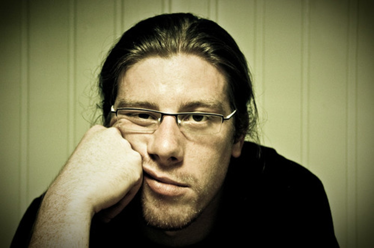 <p>aburrido, aburrida</p>