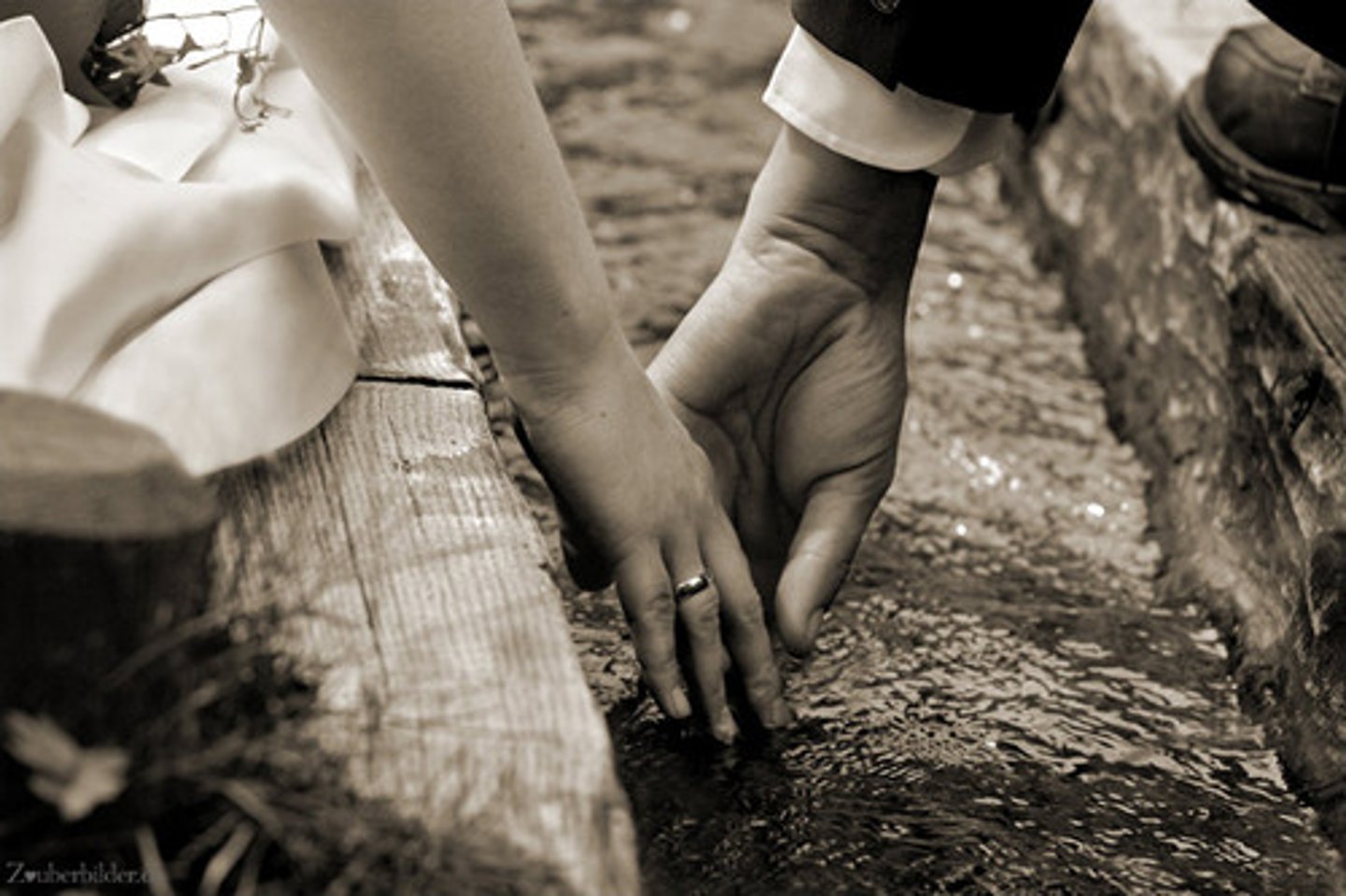 <p>together</p>