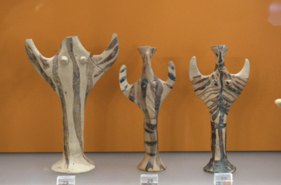 <p><span style="background-color: transparent; font-family: "EB Garamond", serif;"><span> earlier cult identity, sacred to Athena before Apollo was given the sacred site. The transition from  earlier female divine space into a male space: appropriation.</span></span></p><p><br></p>