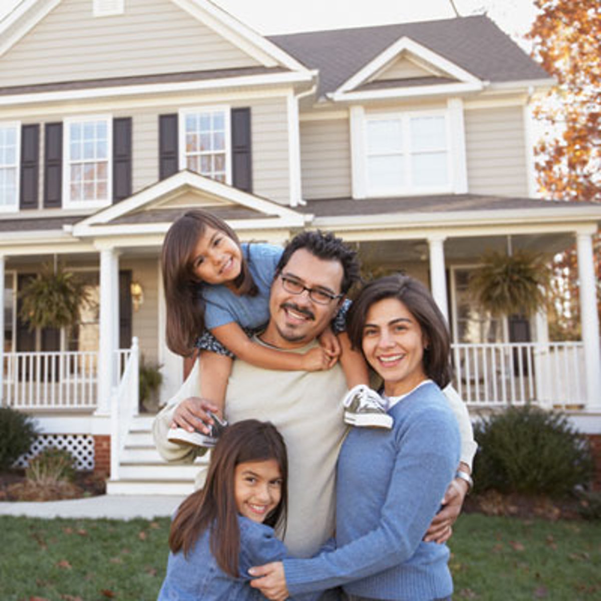 <p>The residents of a house or area are the people who live there. = The Archbishop called upon the government to build more low cost homes for local residents. • More than 10 percent of Munich residents live below the poverty line. người dân</p>