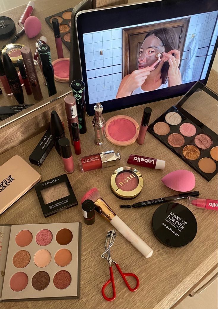 <p>She <strong>does makeup</strong> every morning.</p>