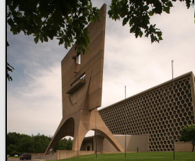 name the building architect and style 