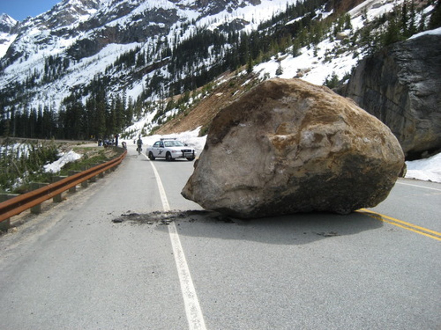 <p>Block or obstruct (clog, impede)</p>