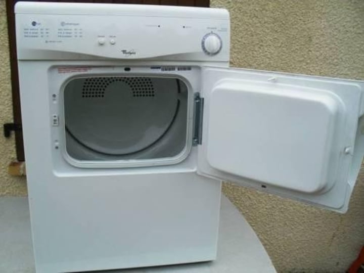 <p>un sèche-linge</p>