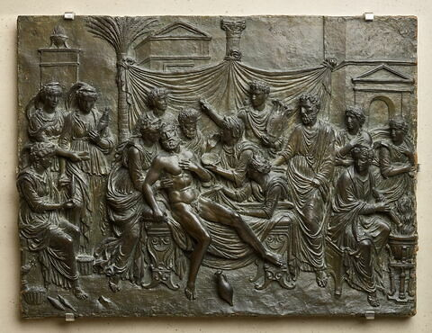 <p><span>Ouvrage de sculpture en faible saillie sur un fond uni</span></p>