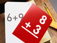 <p>a card containing information on both sides, often used as a study aid for memorization of concepts, terms, or definitions. </p>