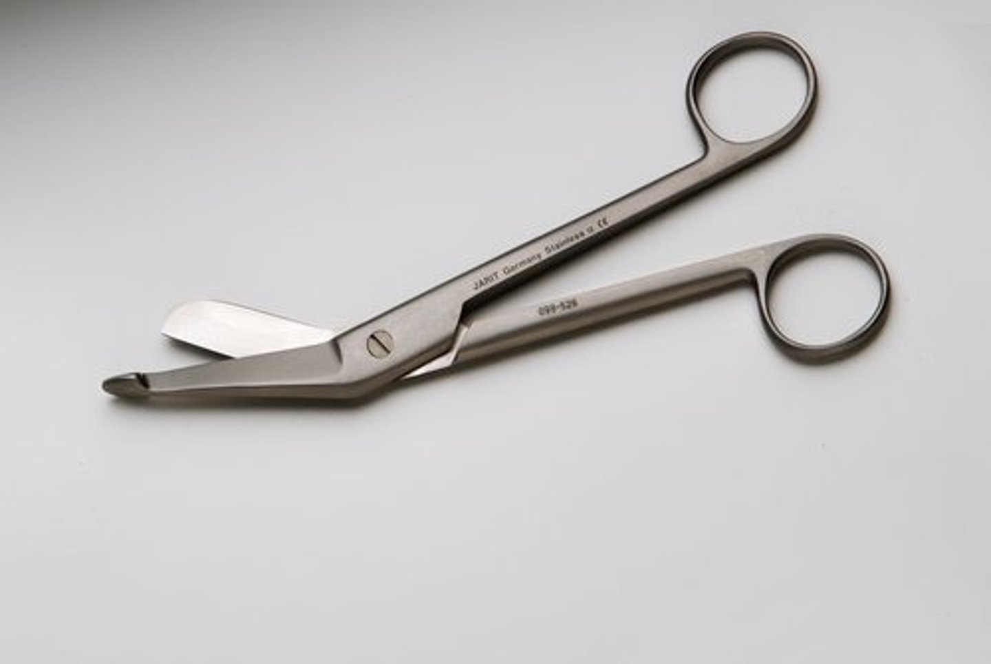 <p>Used for cutting bandage material, One blade is blunt to facilitate separating bandage from tissue without damage to skin, Angle</p>