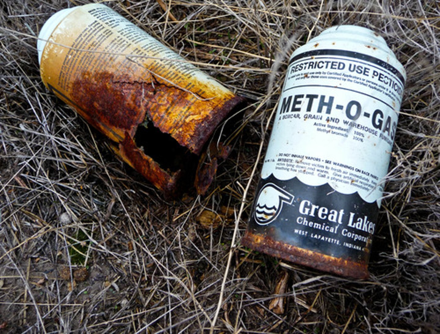 <p>(adj.) harmful, injurious</p>