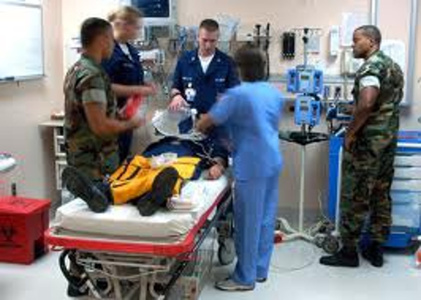 <p>la sala de emergencia</p>
