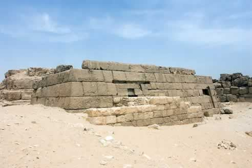 <p>It is the characteristic of Egyptian external walls.</p>