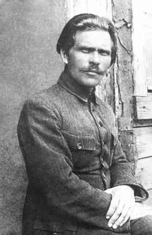 <p><strong>Нестор Махно. </strong><span>Один з лідерів анархістського руху. Очолював бригаду в першій Задніпровській дивізії, до якої входила частина військ отамана Григор’єва. Протягом вересня-жовтня 1919 р. утворена Махном Революційно-повстанська армія України (махновська) в боротьбі з денікінцями зайняла Катеринослав, Гуляйполе, Олександрівськ, Маріуполь. У жовтні 1920 р., об’єднавшись із більшовицькими військами, Махно воював проти армії генерала Врангеля, після розгрому якої радянське командування, порушивши умови угоди, повернуло свої війська проти махновців. До 1921 р. вів боротьбу проти радянських військ. Перебував в еміграції у Франції.</span></p>