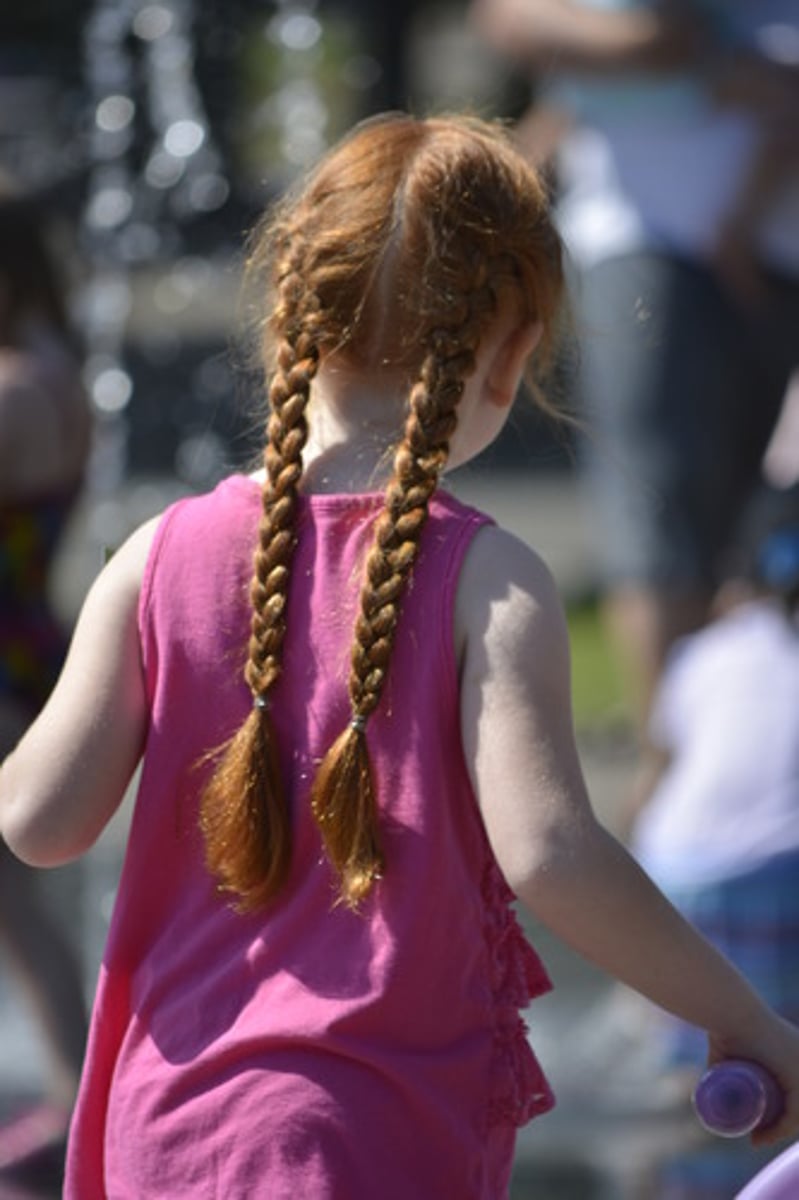 <p>to wear braids</p>