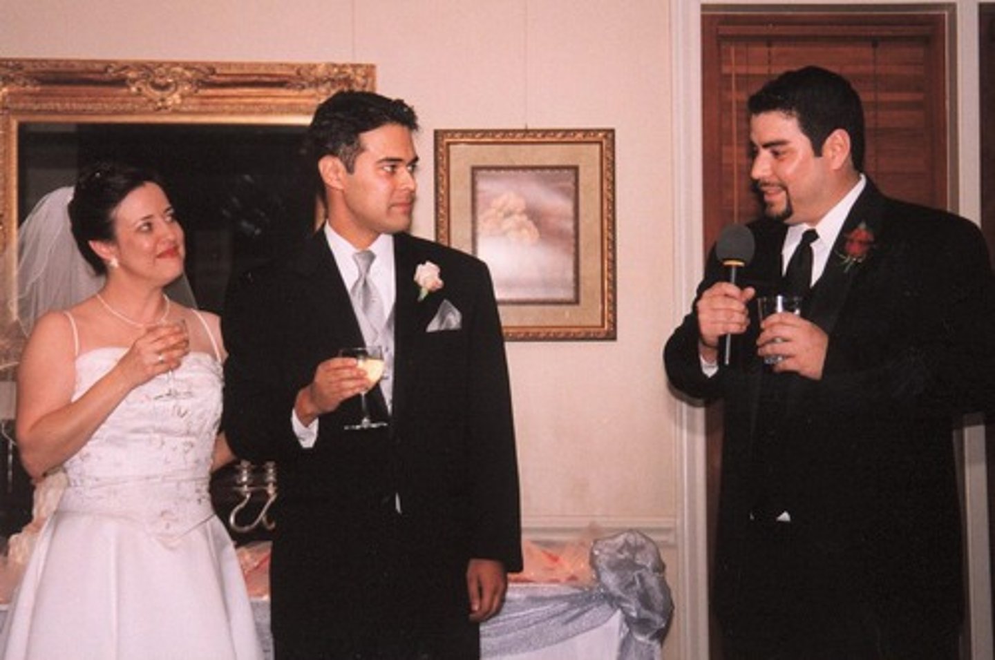 <p>/ˈɡruːmz.mən/ Phù rể</p>