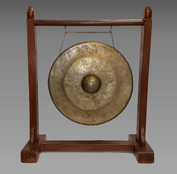 <p>cái cồng, cái chiêng</p>