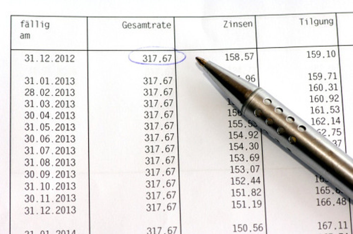 <p>(v) chỉ rõ, định rõ</p><p>eg: The letter does not _____ which attorney is handing our case.</p>