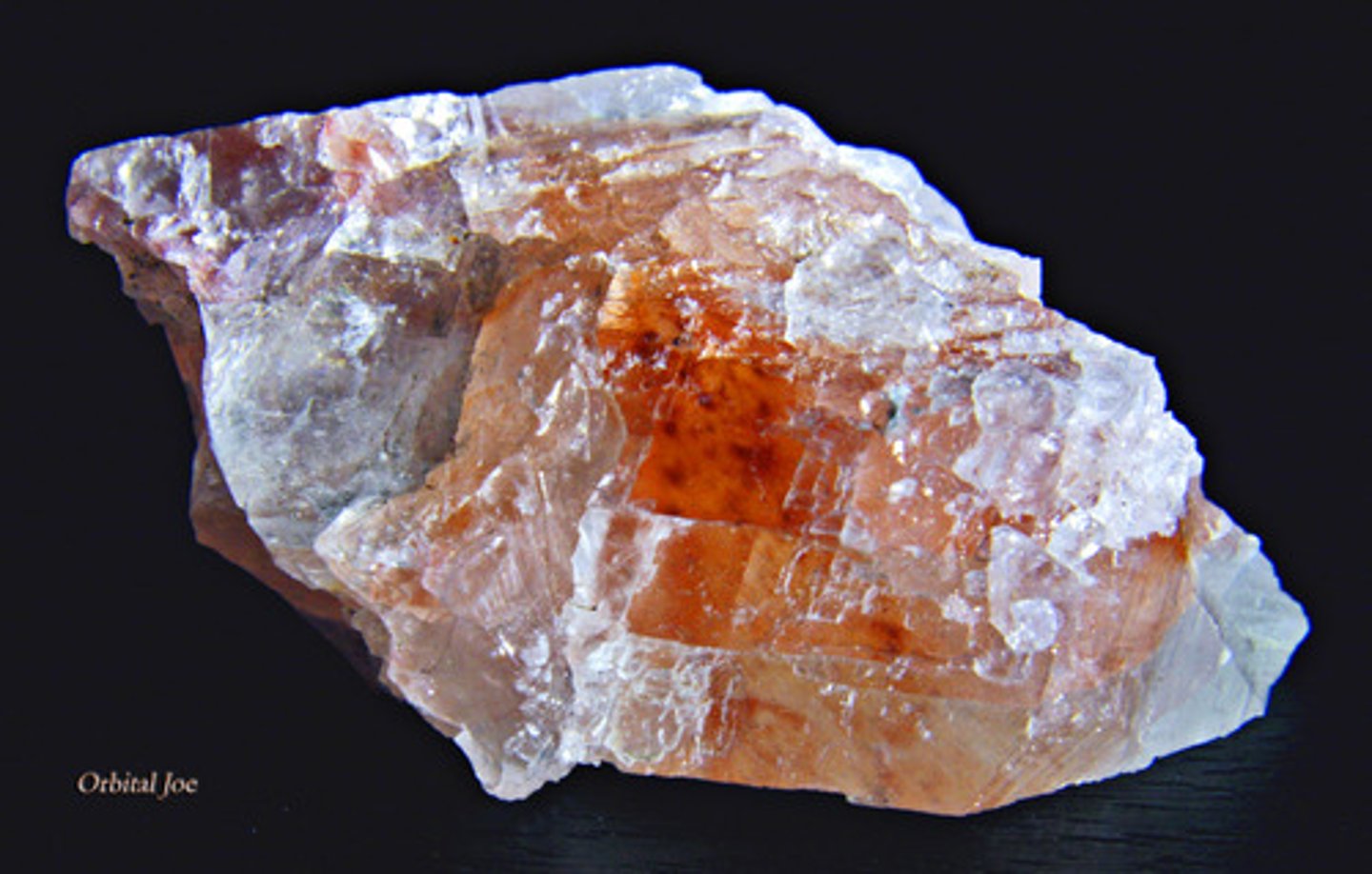 <p>Looks almost like fluorite and can be any color, but it's a little softer and it has a more rhombus like shape. DISSOLVES IN HCI ACID.</p>