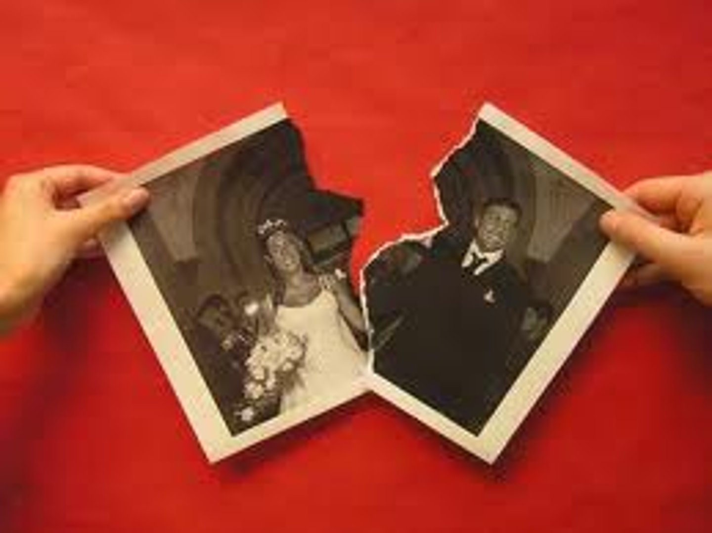 <p>to make someone very unhappy: làm ai đau khổ</p><p>ex:Seeing the children suffer really tears me apart.</p>