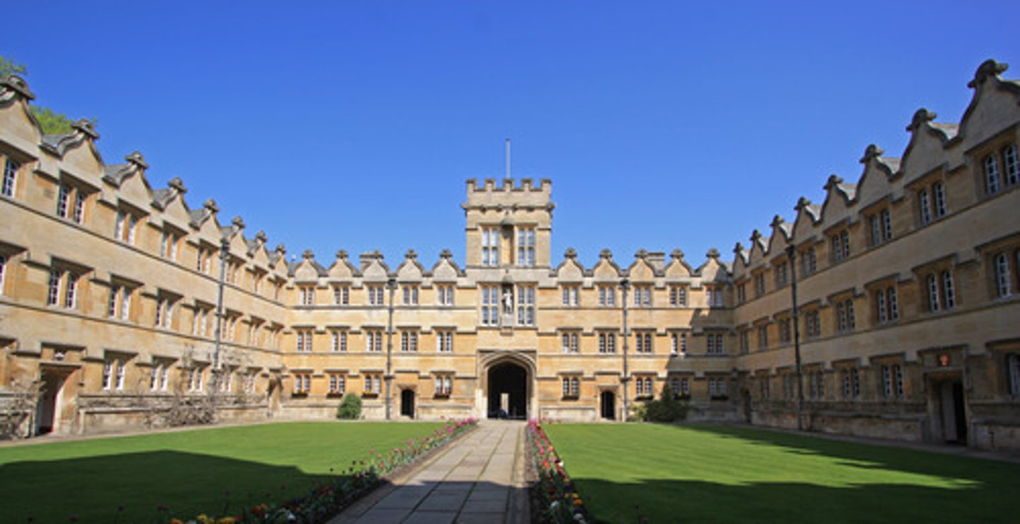 <p>vào đại học</p><p>1. Tăng lên (Giá cả, nhiệt độ, số lượng)</p><p>Ví dụ: "The price of petrol has gone up again."</p><p>(Giá xăng lại tăng lên rồi.)</p><p>2. Tiến lại gần (ai đó/cái gì đó) — dùng Go up to</p><p>Ví dụ: "He went up to the teacher to ask a question."</p><p>(Anh ấy tiến lại gần giáo viên để hỏi một câu hỏi.)</p><p>3. Được xây dựng nên</p><p>Ví dụ: "New office blocks are going up all over the city."</p><p>(Những tòa nhà văn phòng mới đang được mọc lên khắp thành phố.)</p>