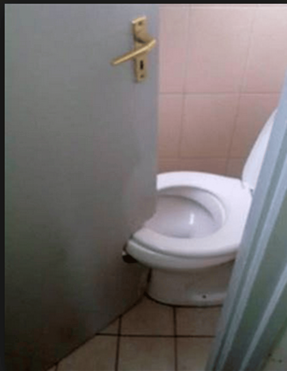 <p>botched job, shoddy work</p>
