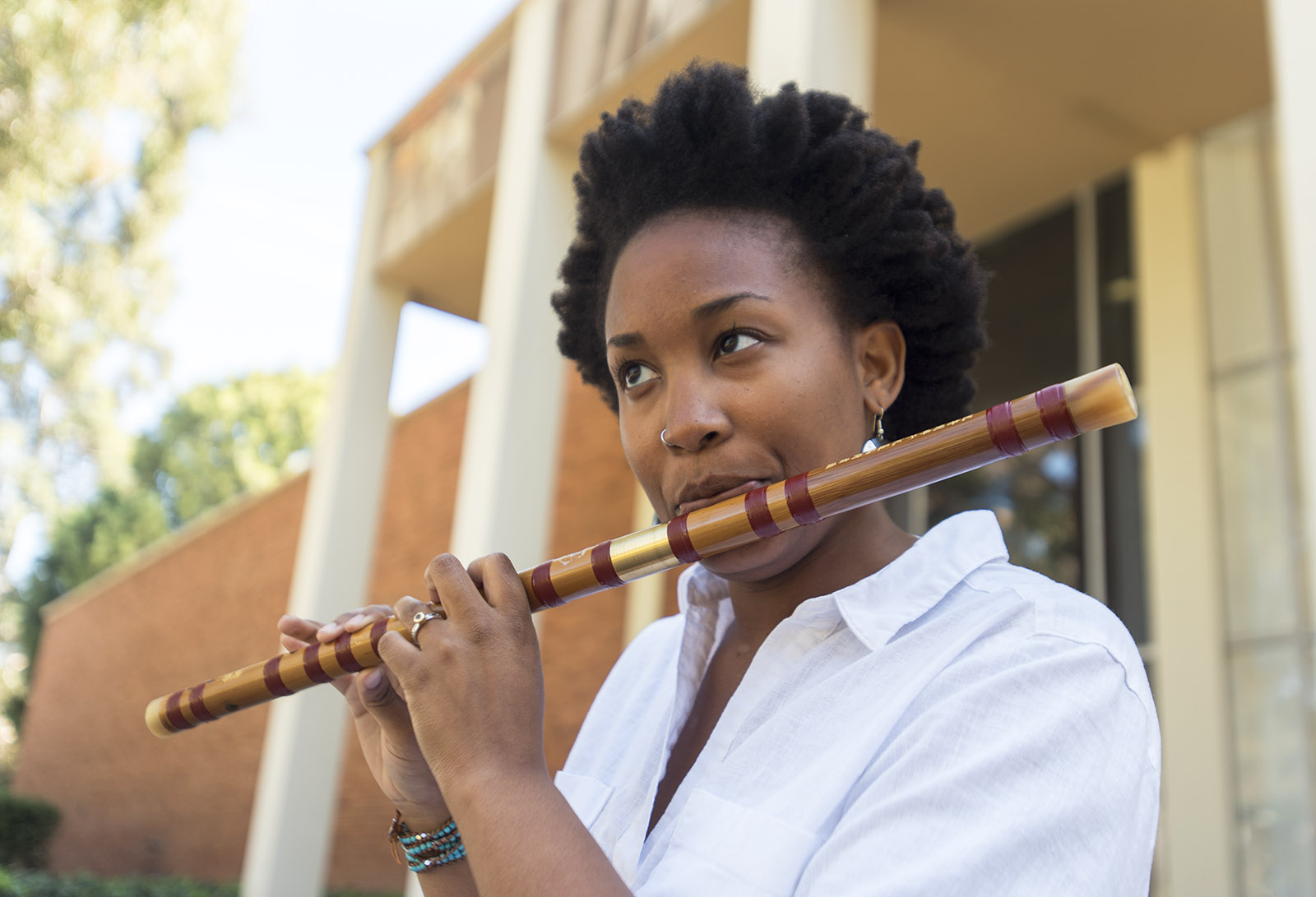 <p>Bamboo flute</p><p>Blown over instead of into</p><p>Holes instead of keys</p><p>Airy sound (tss tss)</p>