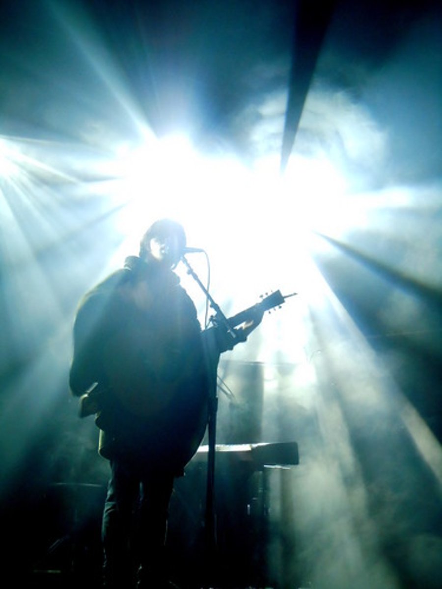 <p>amount of energy the light contains→ how bright the object appears</p>