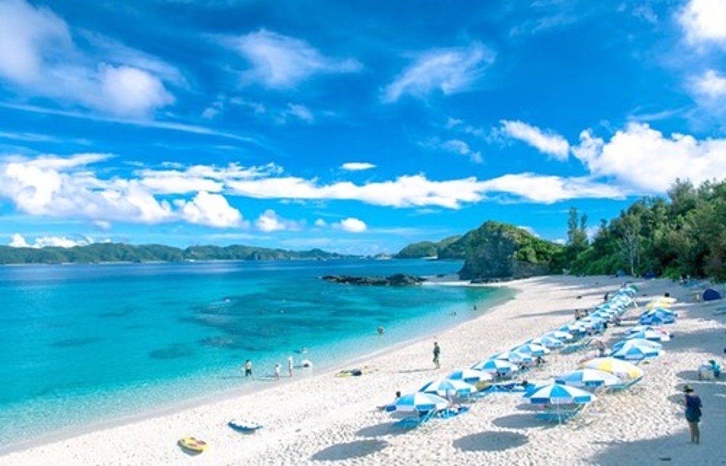 <p>yaz tatili</p><p>夏休みに旅行します。</p><p>Natsuyasumi ni ryokō shimasu.</p><p>Yaz tatilinde seyahat ederim.</p><p>夏休みは楽しいです。</p><p>Natsuyasumi wa tanoshii desu.</p><p>Yaz tatili eğlencelidir.</p>