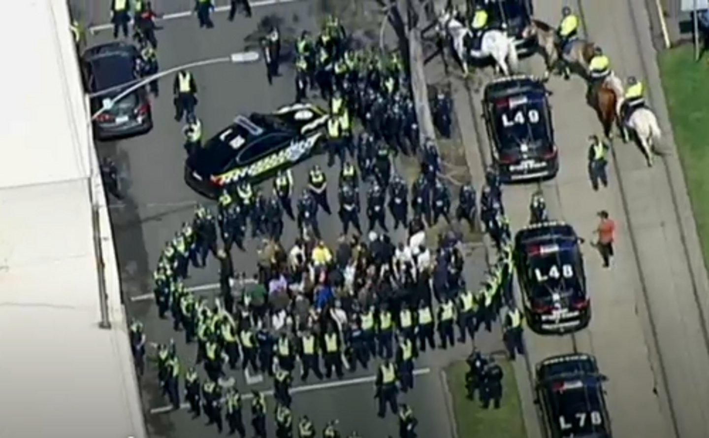 <p>Chapter: Human Rights - The Right to Life, not to be Tortured, Liberty, and Fair Trial (Arts 5, 6 and 7 - Liberty and Fair Trial)</p><p>Facts: Police using crowd-control techniques like kettling</p><p>Principle: Police have discretion to use proportionate force when necessary to restrict movement and coercively contain crowds that may act violently</p>