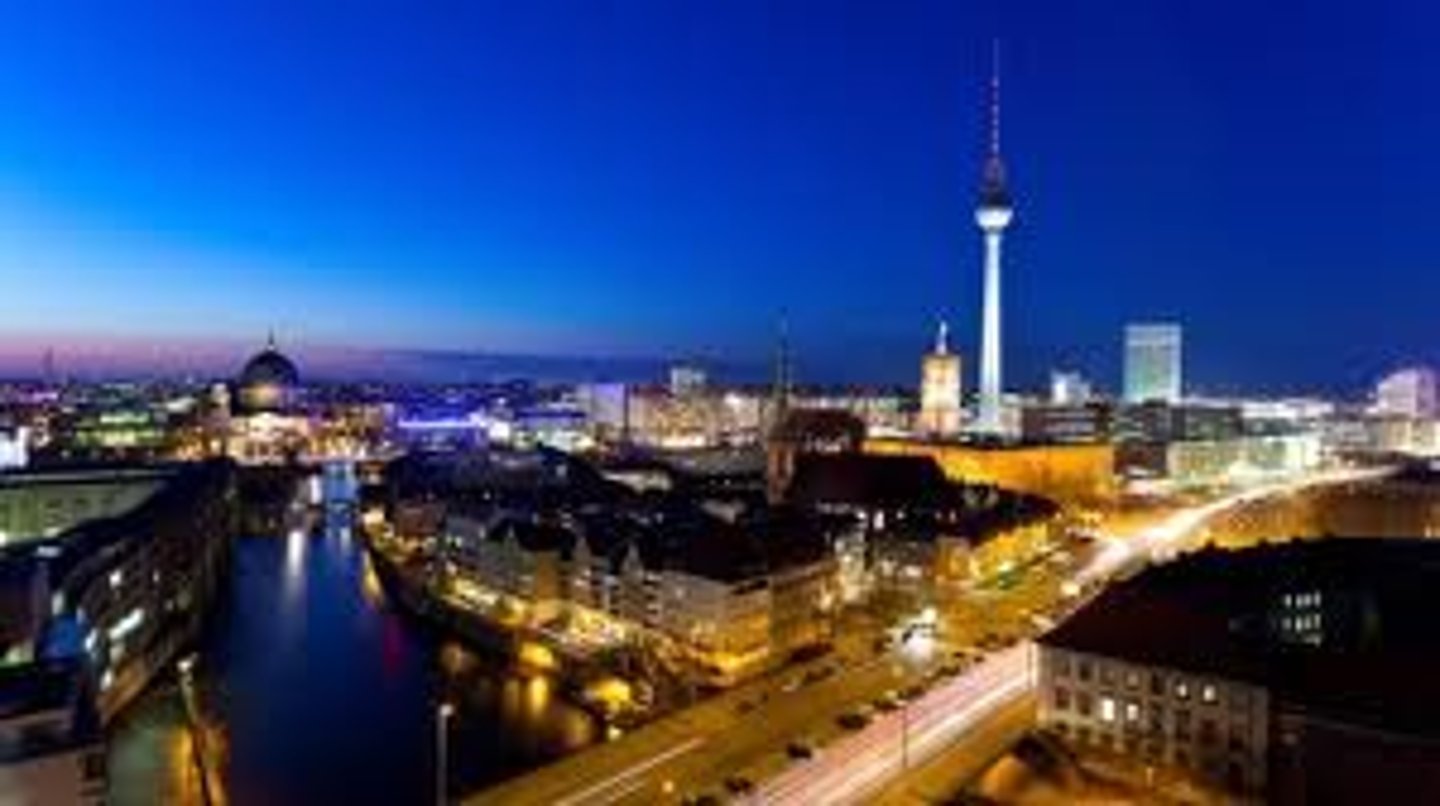 <p>у місті</p>