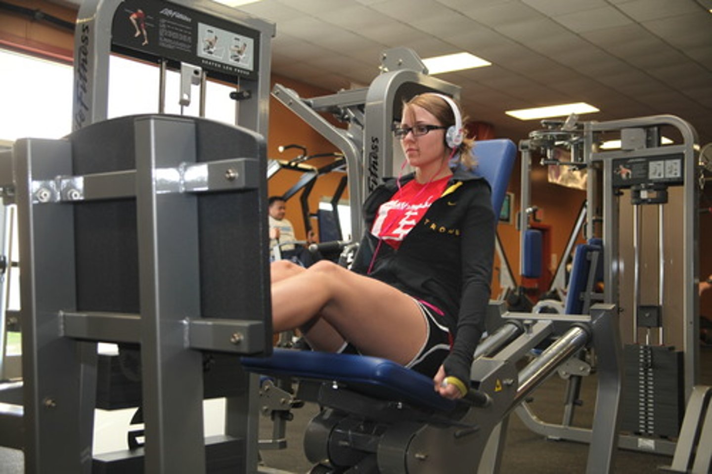 <p>muscle shortens,tension stays same, concentric,ecentric</p>