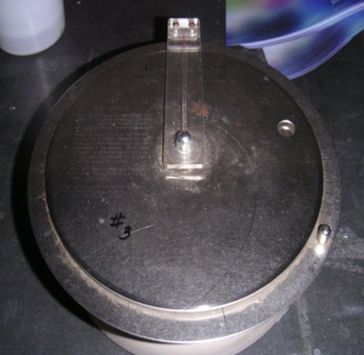 <p>Small instrument used to read capillary tubes.</p>