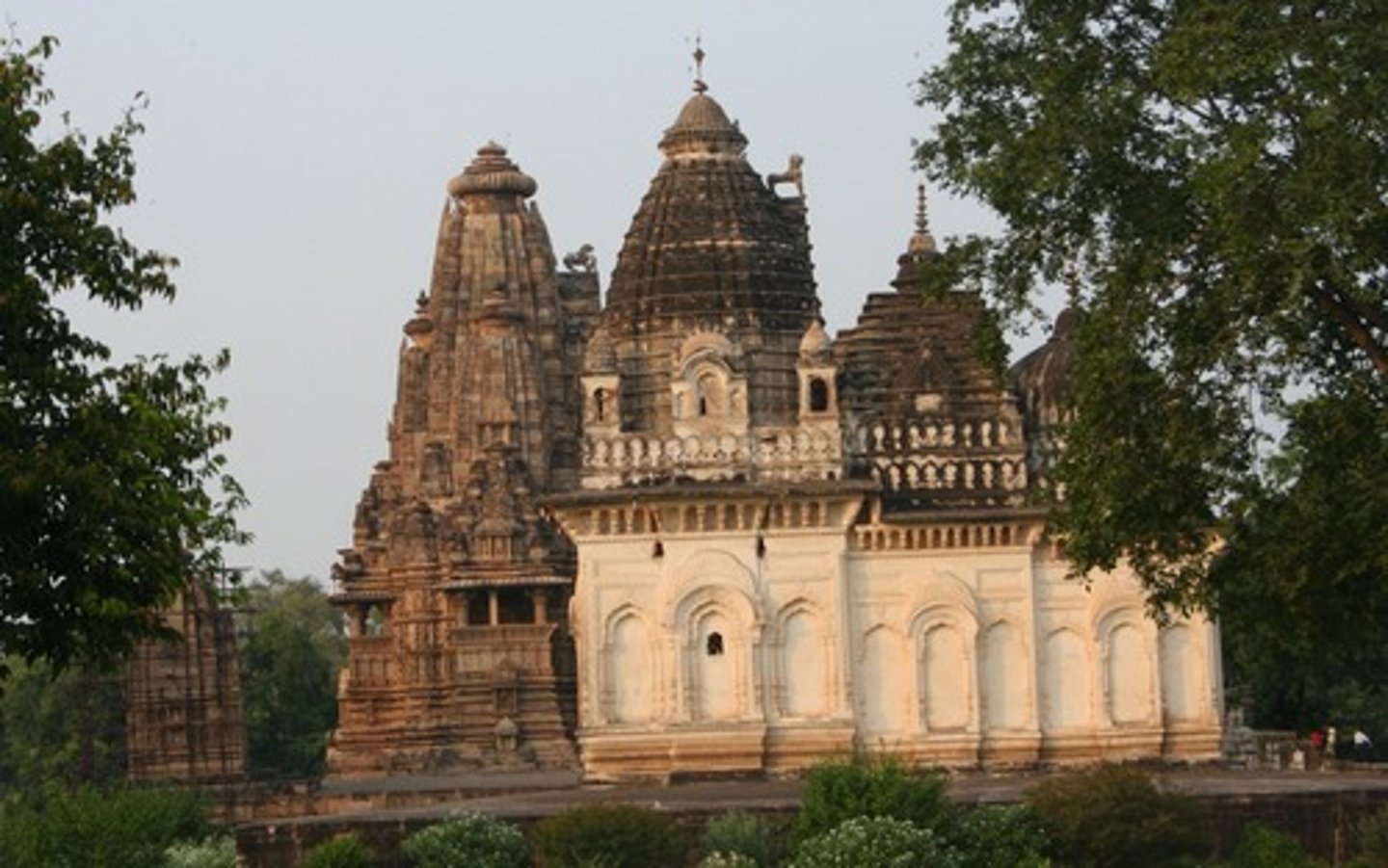 <p>temples (ornate and either colorful or monochromatic)</p>