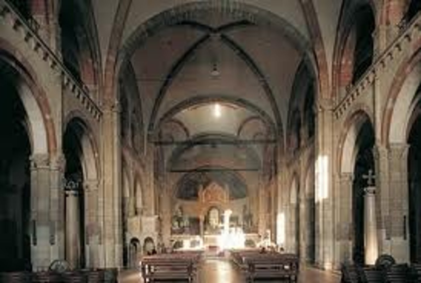 <p>-gallery but no clerestory</p><p>-used rib vaults</p><p>-no narthex</p><p>-Romanesque Architecture</p>