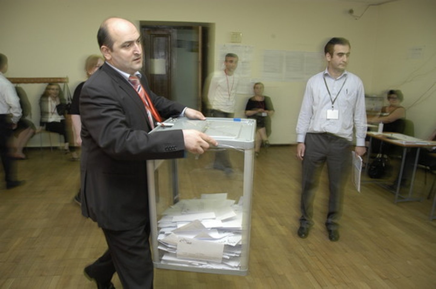 <p>виборча урна</p>