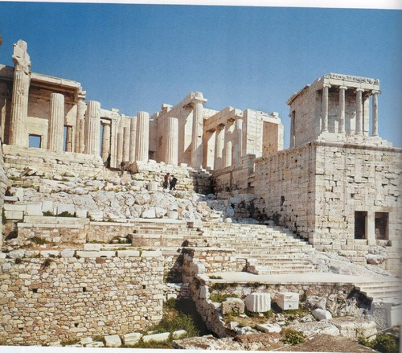 <p>A monumental gateway to a sacred enclosure, fortification, town or square</p>
