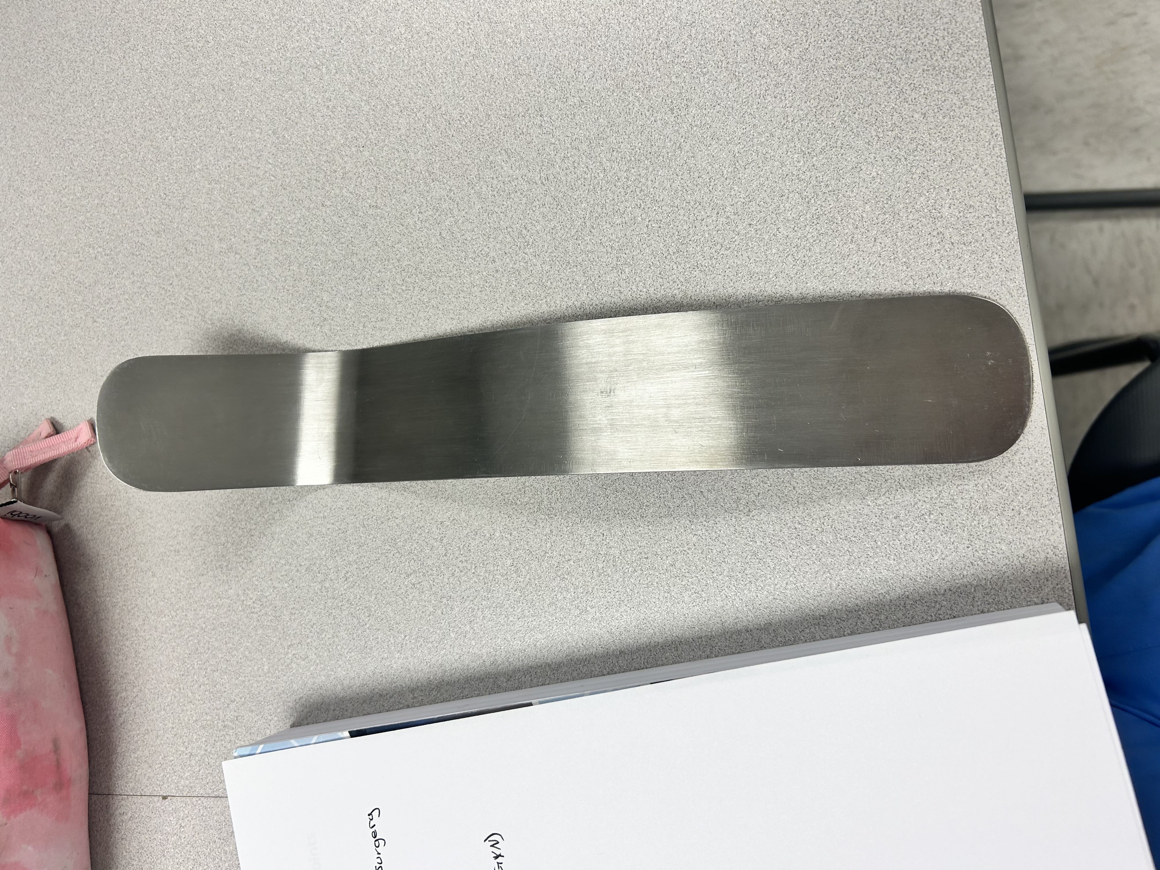 <p>Bendable</p><p>used to protect organ when doing the closing stitch</p>