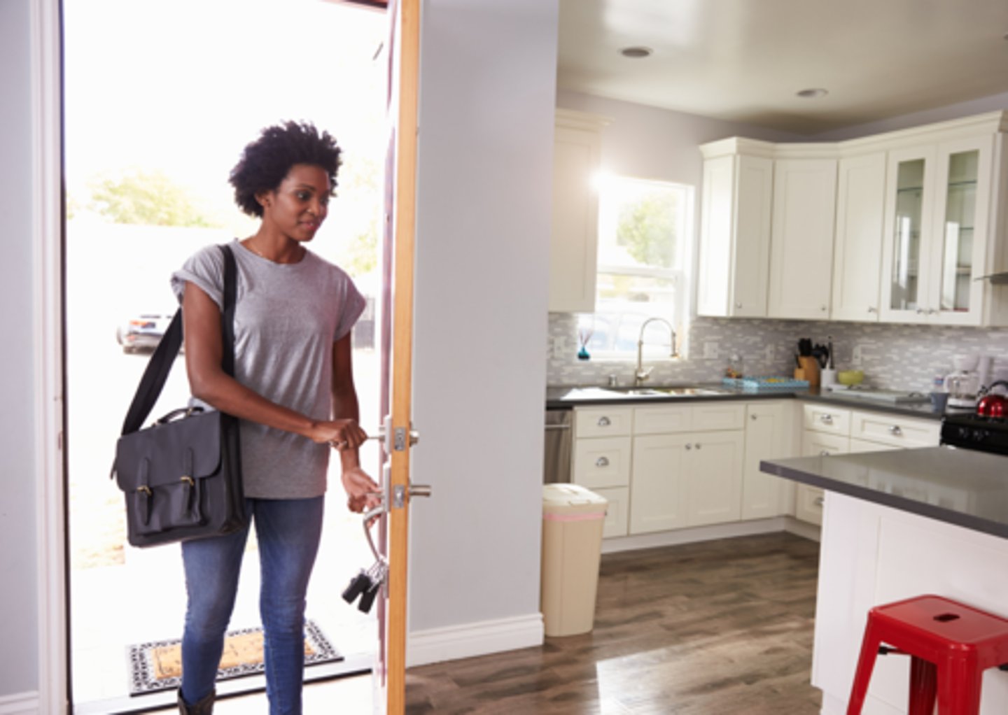 <p>They _____ home late from the cinema on Fridays.</p>