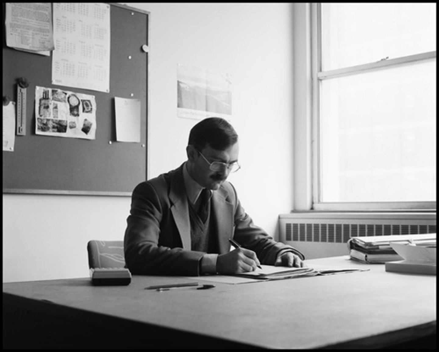 <p>директор школи, завуч</p>