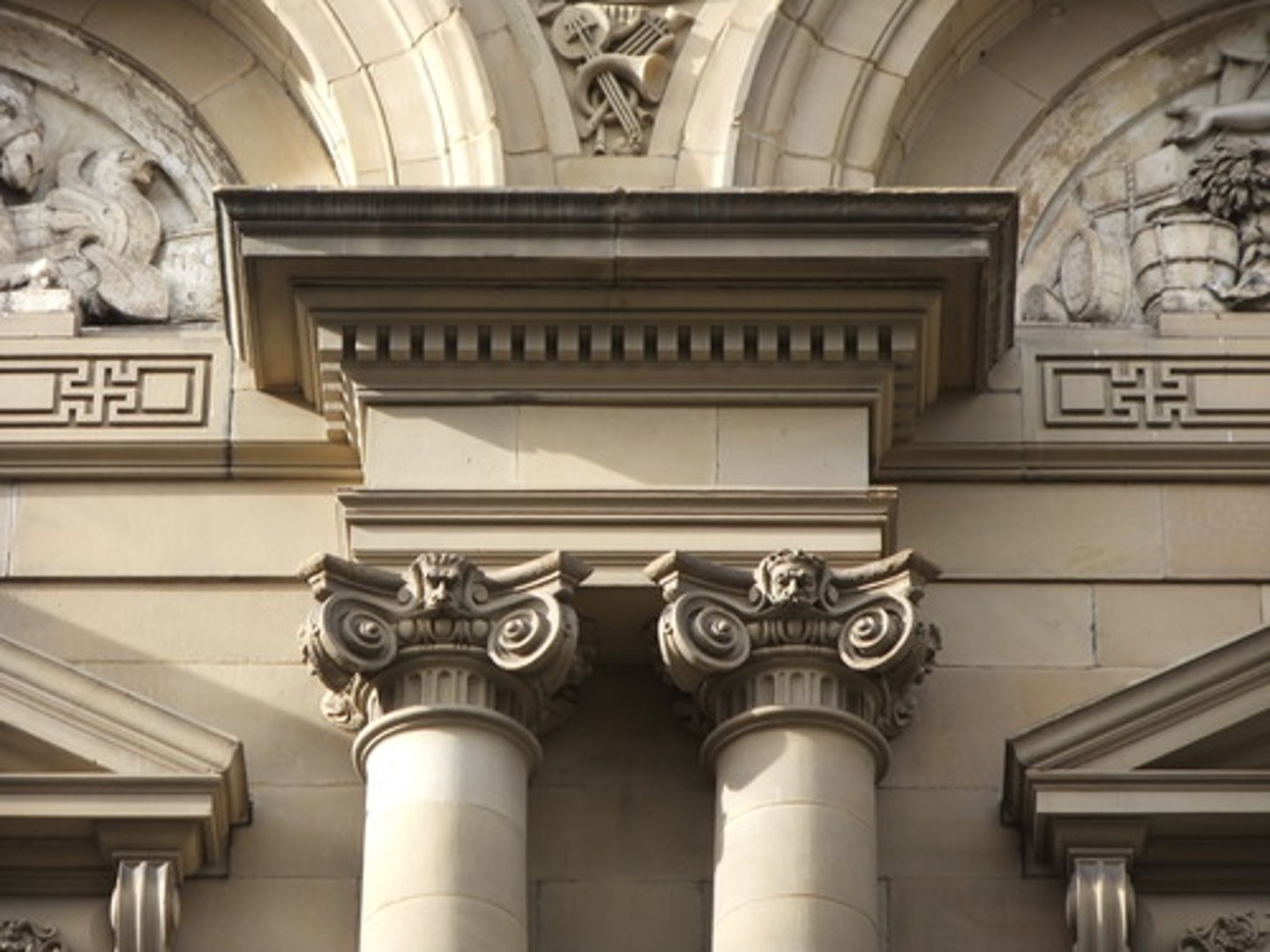 <p>a horizontal, continuous lintel on a classical building supported by columns or a wall, comprising the architrave, frieze, and cornice.</p>
