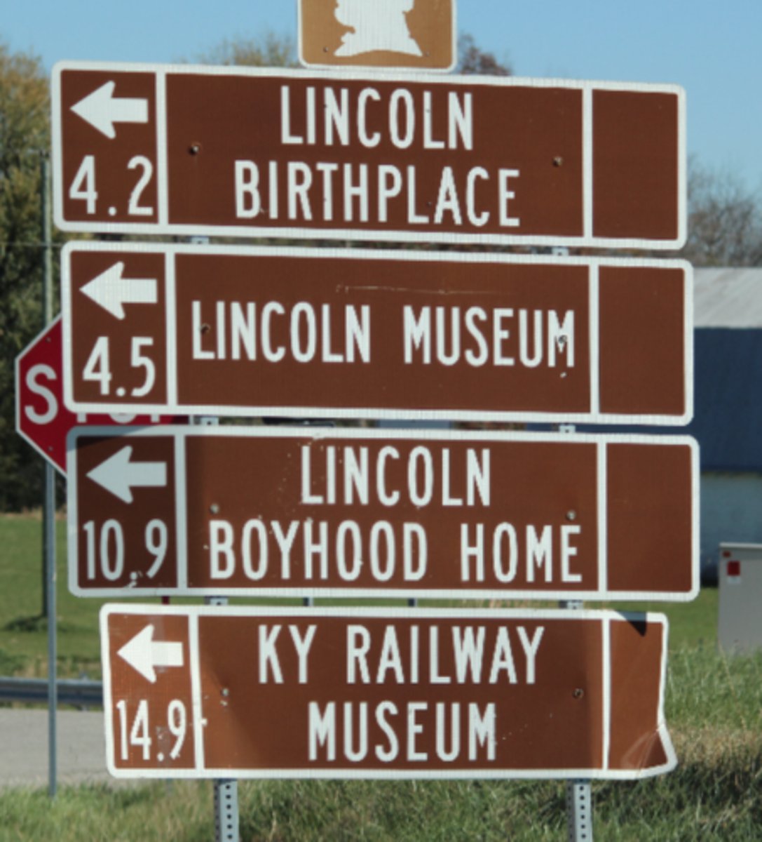 <p>_____________ indicate nearby recreational and cultural interest sites. A sign showing a nearby state park is an example of a traffic sign with a brown background.</p>