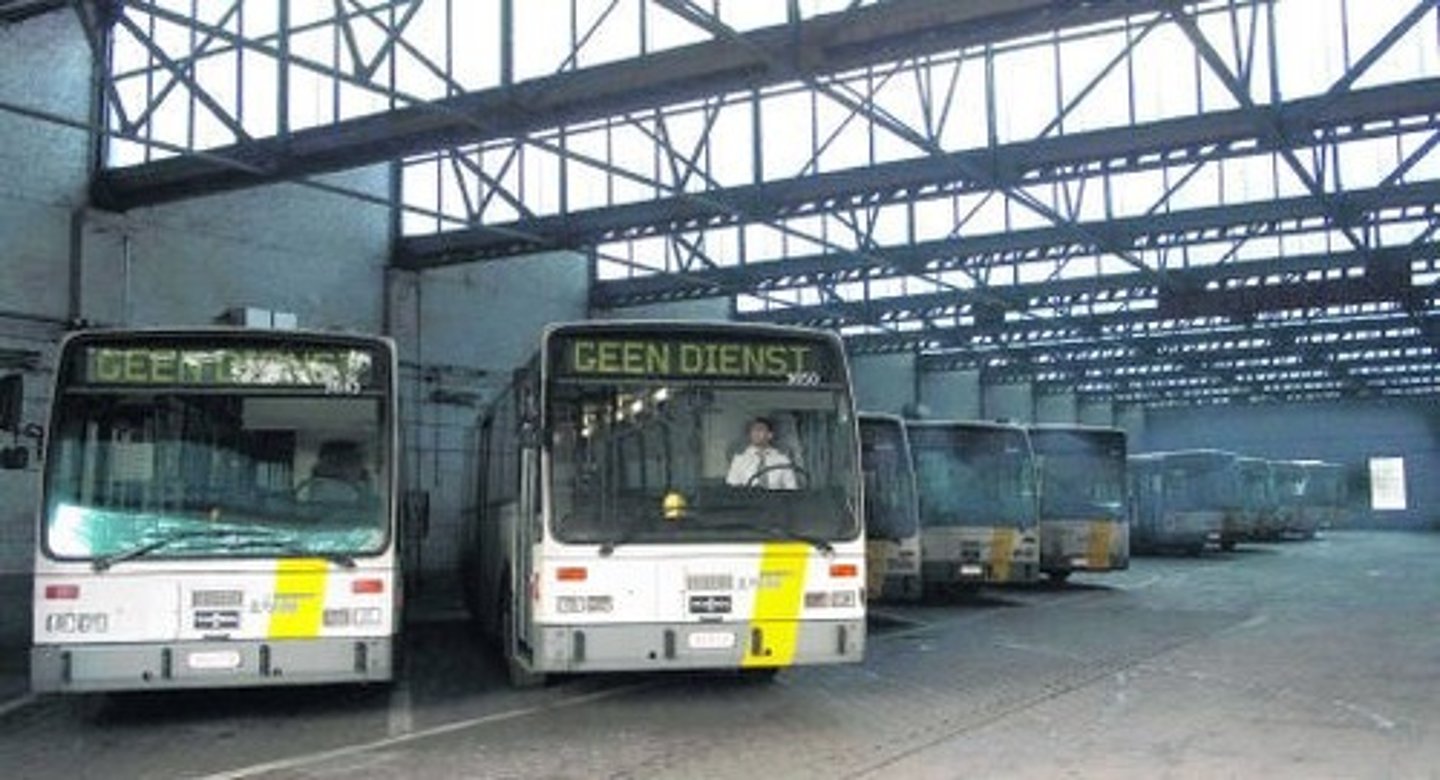 <p>les couloirs de bus</p>