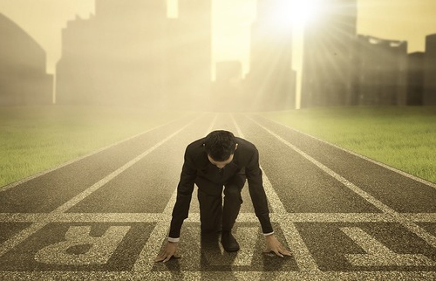 <p>to start, begin to do something - synonym of "comenzar"</p>