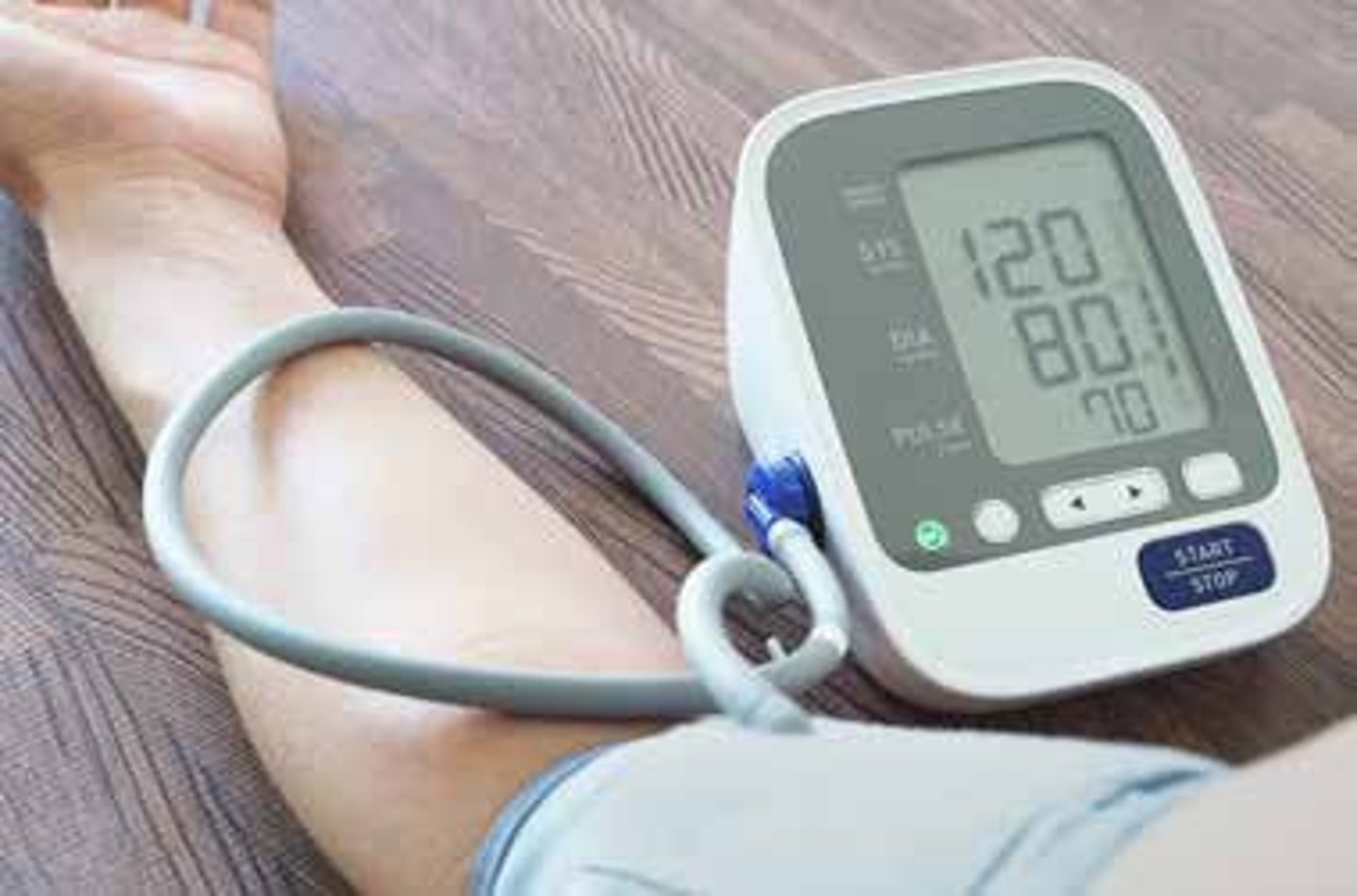 <p>Máy đo huyết áp - đo huyết áp bệnh nhân. (The nurse used a blood pressure monitor - Y tá dùng máy đo huyết áp.)</p>