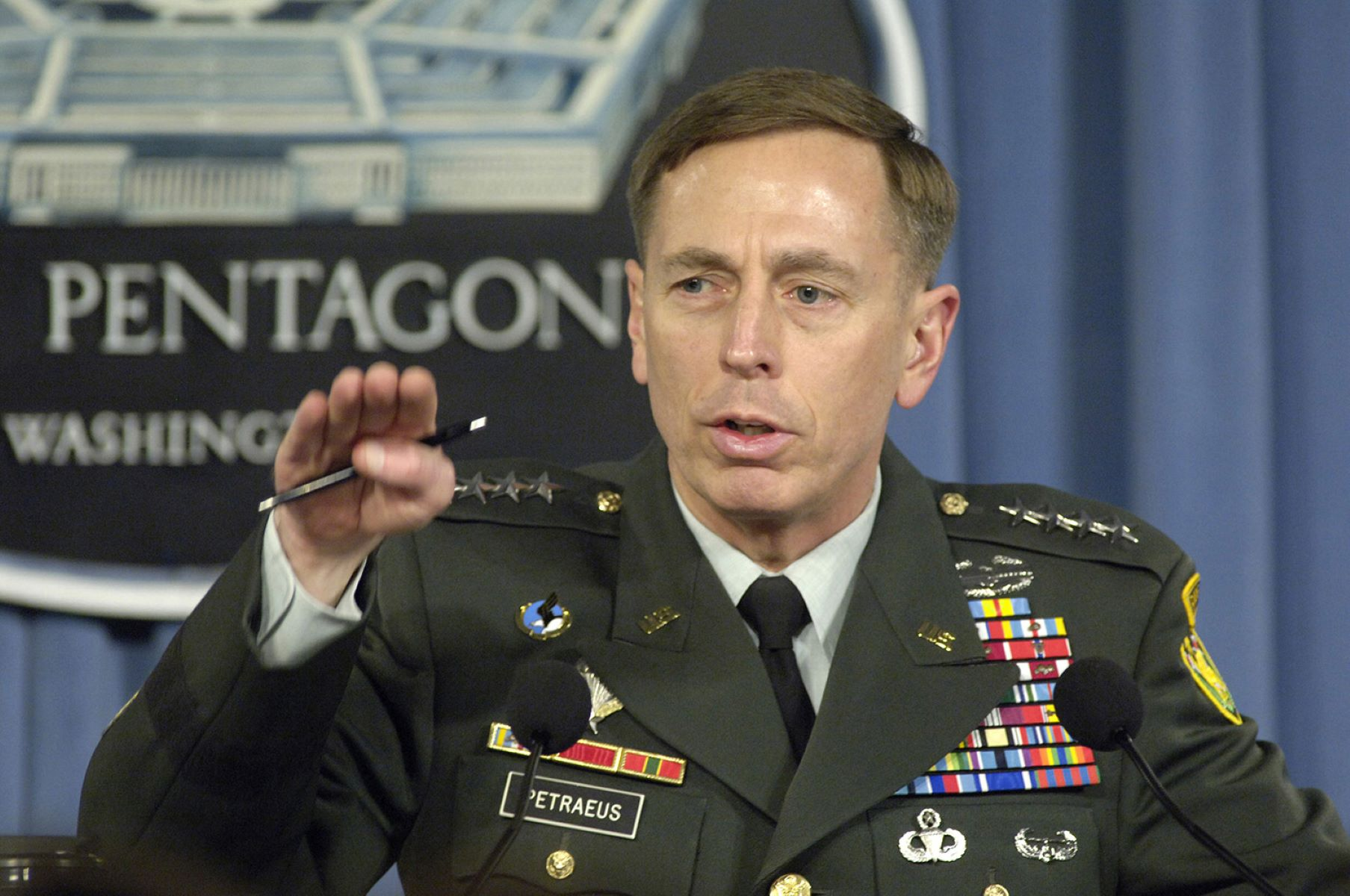 <p>U.S. Army general who led the Iraq War <strong>Surge</strong> and heavily influenced modern counterinsurgency doctrine (COIN).</p>