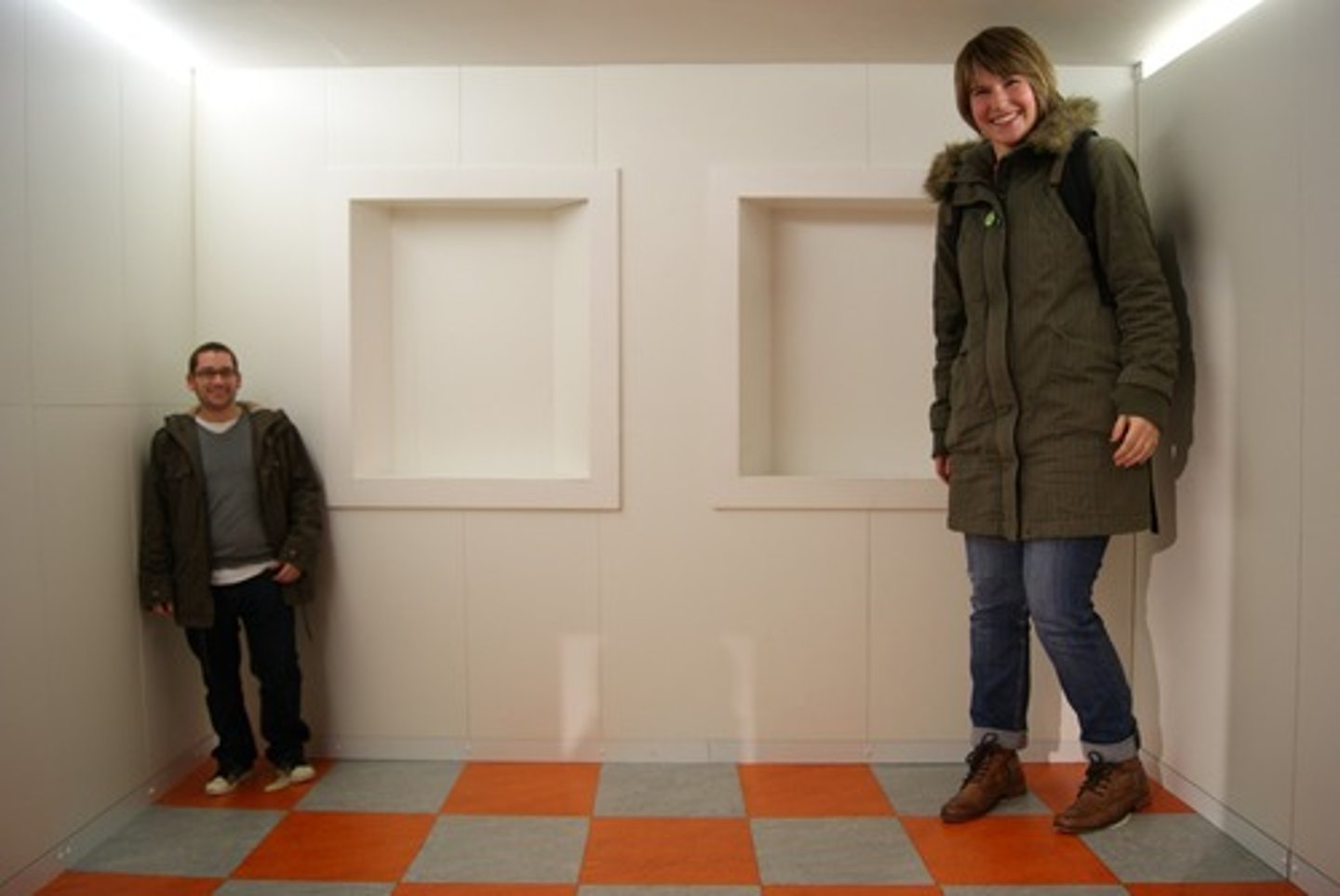 <p>the perception of an object as the same size regardless of the distance from which it is viewed; example someone height</p>