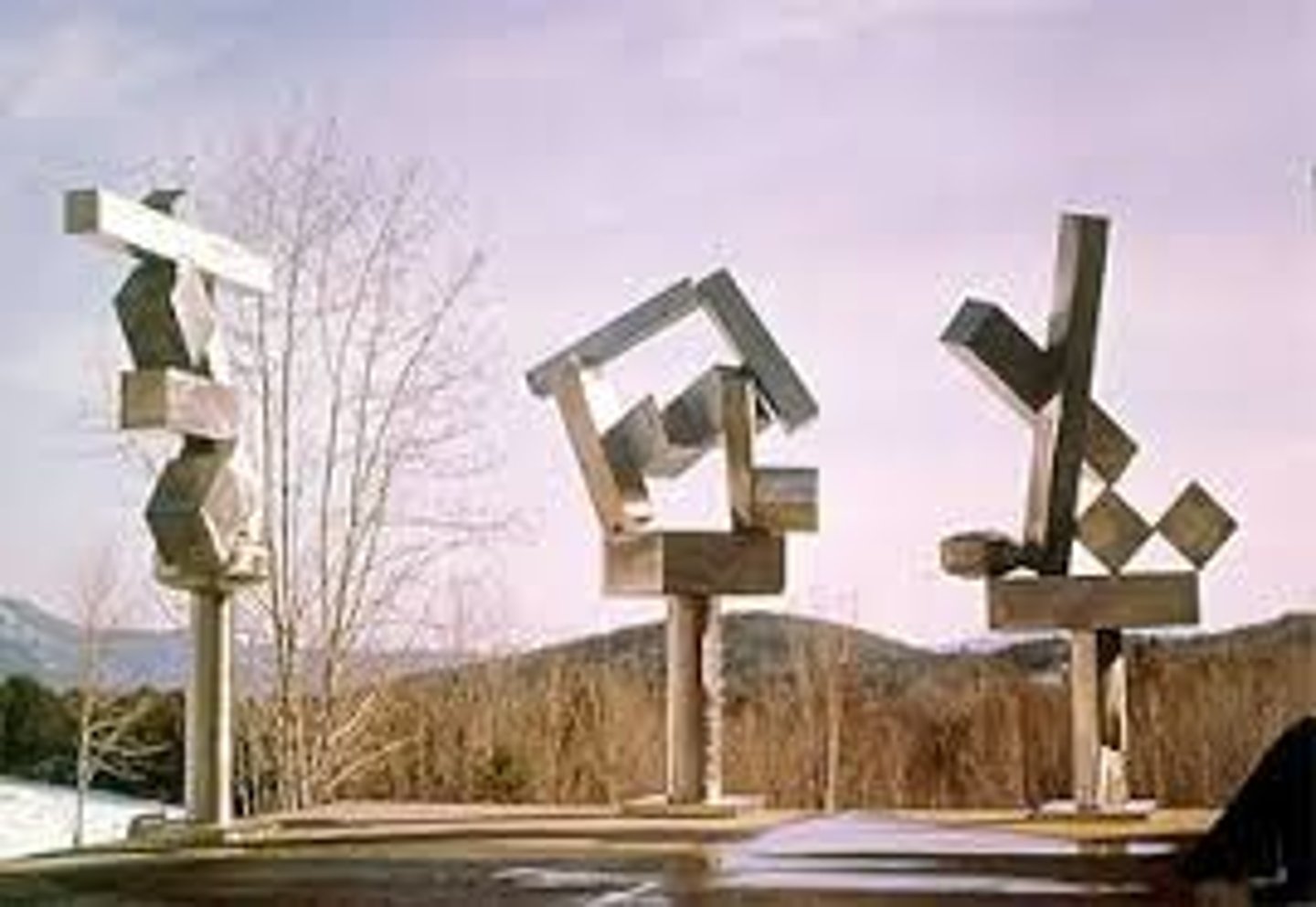 <p>The way the elements of David Smith's sculpture is organized.</p>
