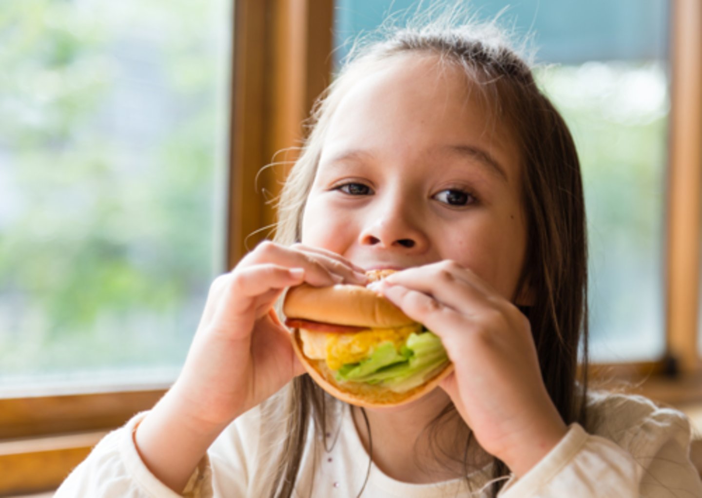 <p>At lunch, we _____ sandwiches and drink orange juice in the park.</p>