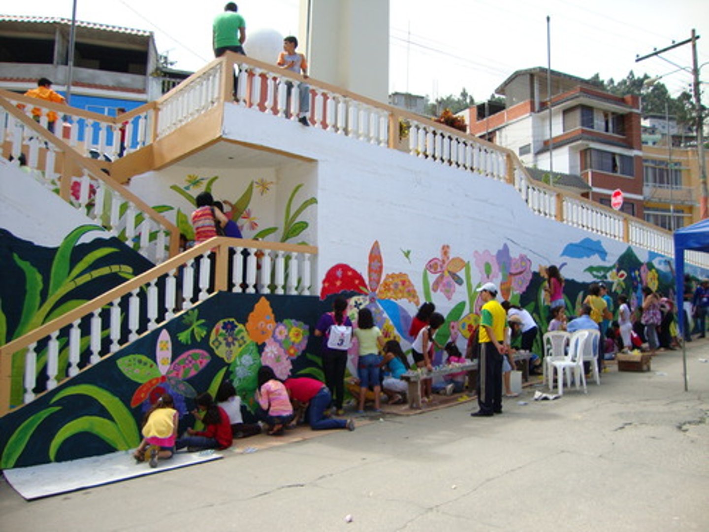 <p>Cộng đồng - là một nhóm người sống, học tập hoặc làm việc cùng nhau, có điểm chung và sự gắn kết với nhau.</p><p></p><p>Example: A strong community improves quality of life.</p><p>Nghĩa: Cộng đồng vững mạnh cải thiện chất lượng cuộc sống.</p>